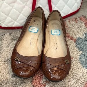 Time and Tru Brown Flats with Wide Width